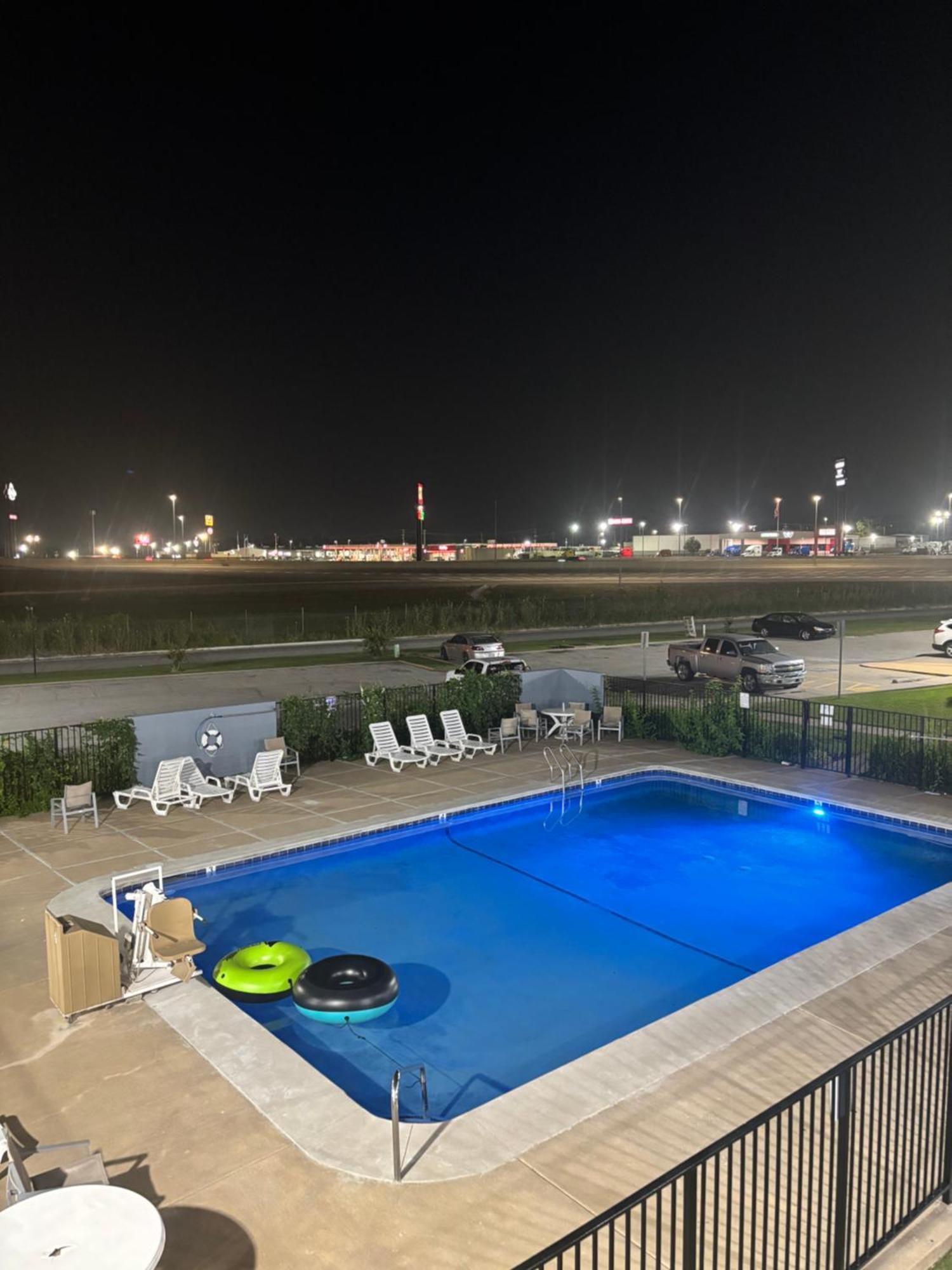 Regency Inn Tulsa Oakhurst Buitenkant foto