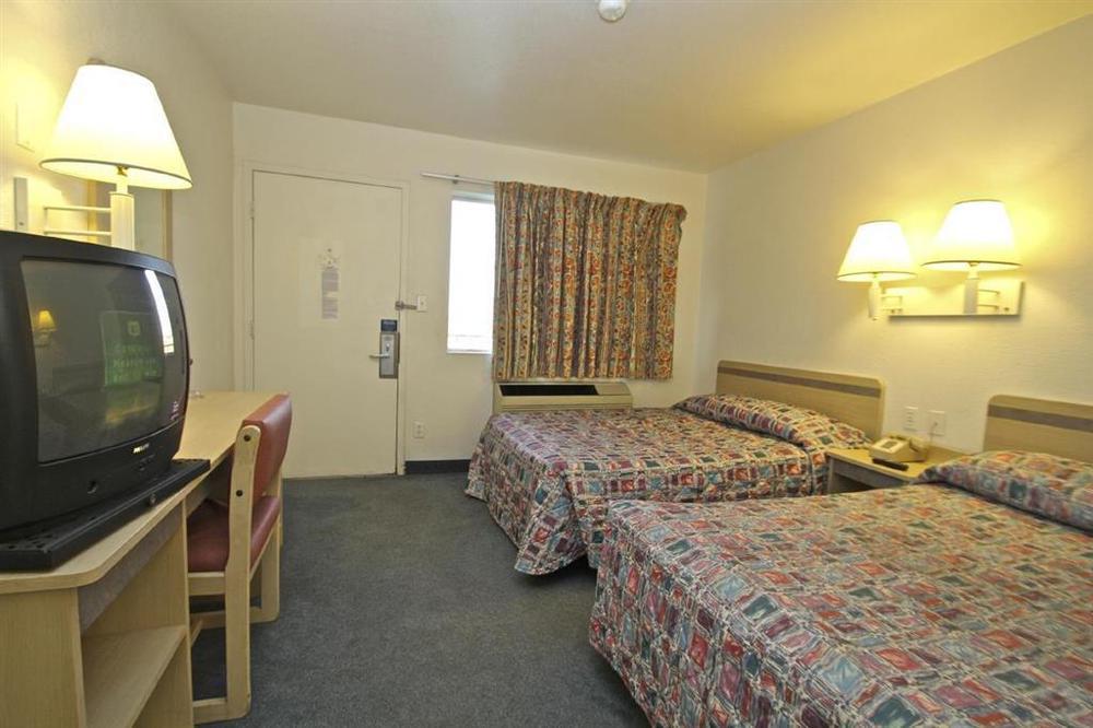 Regency Inn Tulsa Oakhurst Kamer foto