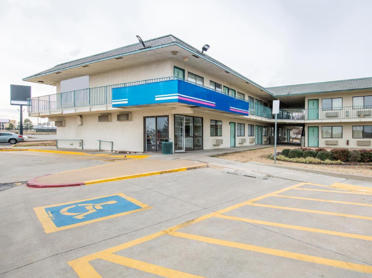 Regency Inn Tulsa Oakhurst Buitenkant foto